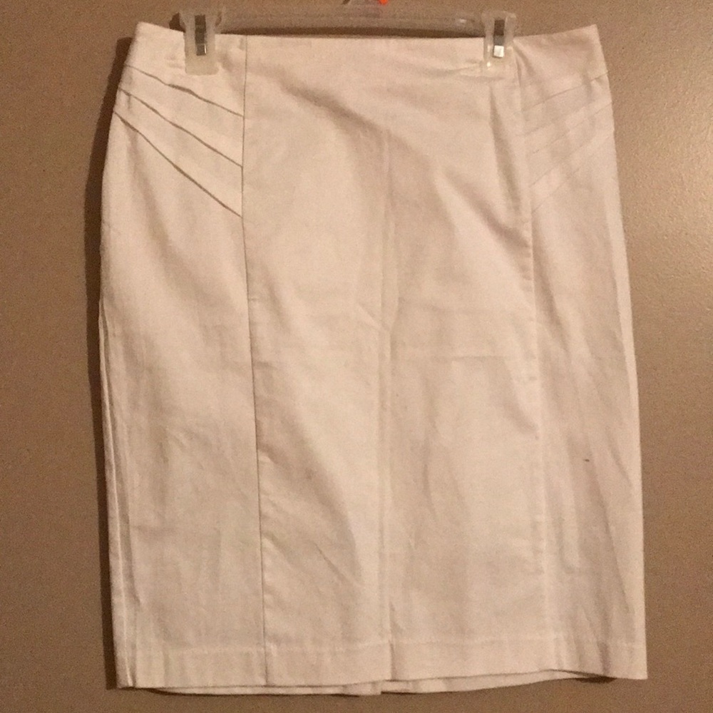 New York And Company, white knee length skirt